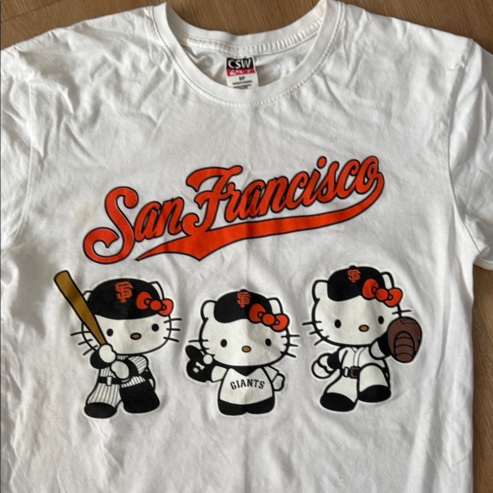 San Francisco Giants Hello Kitty T-Shirt - Picture 2 of 3